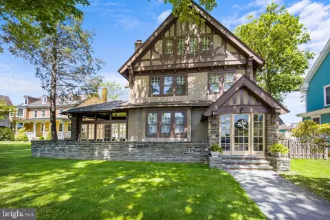 933 Radcliffe St, Bristol, PA 19007