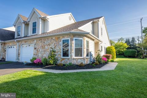 82 Grandview Dr, Warminster, PA 18974