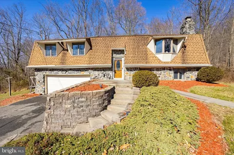 709 Ridge Valley Rd, Sellersville, PA 18960
