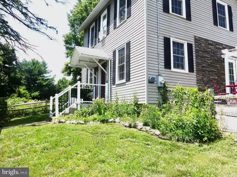 925 Ebert Rd, Coopersburg, PA 18036