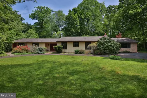 42 Lenape Ln, Doylestown, PA 18901