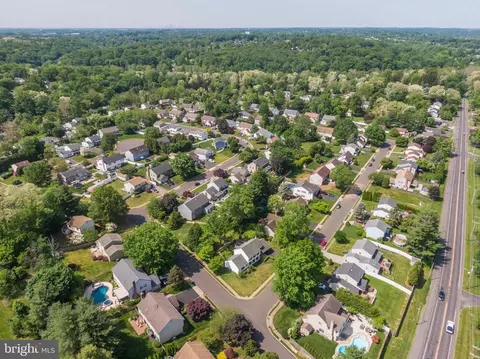 10 Essex Ln, Langhorne, PA 19047