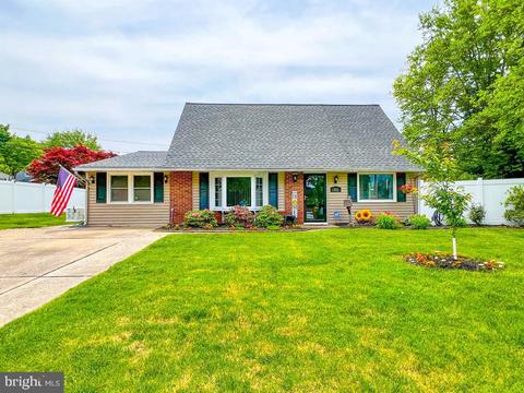 152 Terrace Rd, Levittown, PA 19056