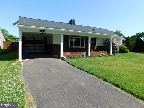 725 Trenton Rd, Fairless Hills, PA 19030