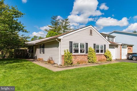 236 Canterbury Ct, Newtown, PA 18940