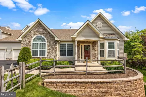 197 Fairway Dr #112, Warminster, PA 18974