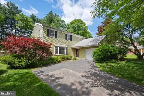 915 Pickering Dr, Yardley, PA 19067