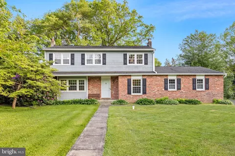 15 Colonial Ridge Dr, Yardley, PA 19067