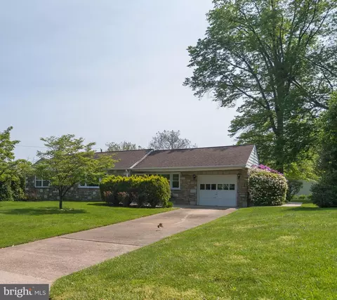 810 Bluebell Rd, Warminster, PA 18974