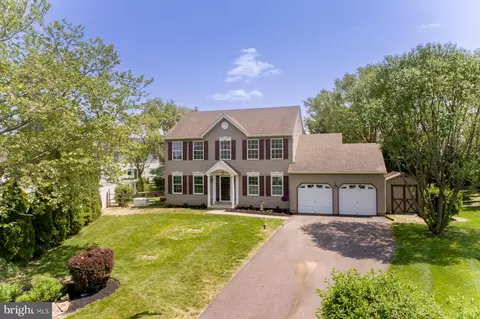 4969 W Rolling Glen Dr, Pipersville, PA 18947
