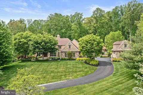 205 Wecks Pond Rd, New Hope, PA 18938