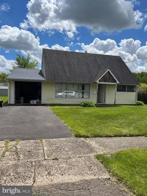 12 Trellis Rd, Levittown, PA 19056