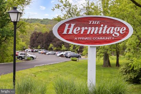 25 Hermitage Dr, New Hope, PA 18938