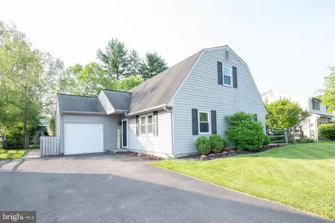 318 Pheasant Run Dr, Doylestown, PA 18901