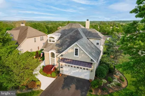 402 Snowy Owl Ln, New Hope, PA 18938