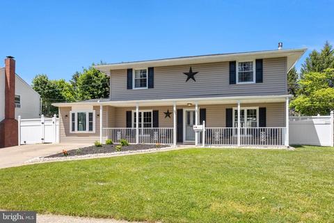 81 Terrace Rd, Levittown, PA 19056