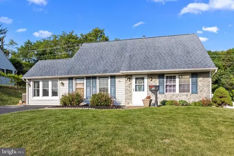 36 Towpath Rd, Levittown, PA 19056