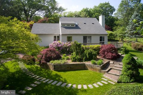 110 W Ferry Rd, Yardley, PA 19067