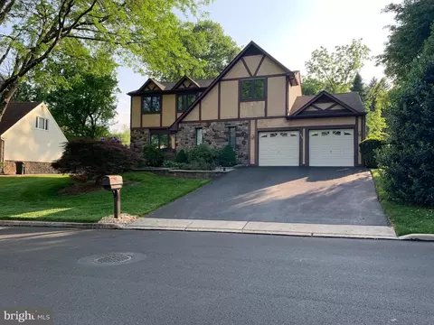 127 Fox Hollow Dr, Feasterville Trevose, PA 19053