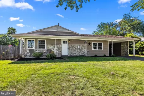 19 Burning Bush Ln, Levittown, PA 19054