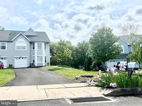 2741 Spring Meadow Dr, Warrington, PA 18976