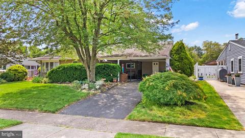 9 Mockorange Ln, Levittown, PA 19054