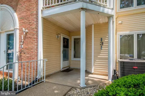 131 Pamela Ct, Levittown, PA 19057