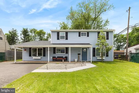 36 Roundwood Ln, Levittown, PA 19055