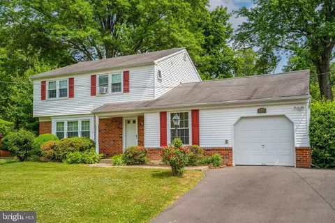 1287 Log College Dr, Warminster, PA 18974