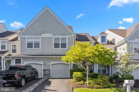 203 Leeds Ct #11, New Hope, PA 18938