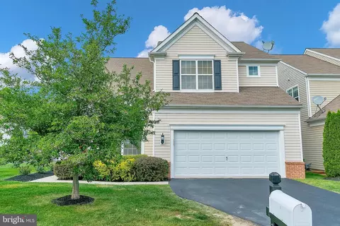 315 W Armstrong Dr, Fountainville, PA 18923