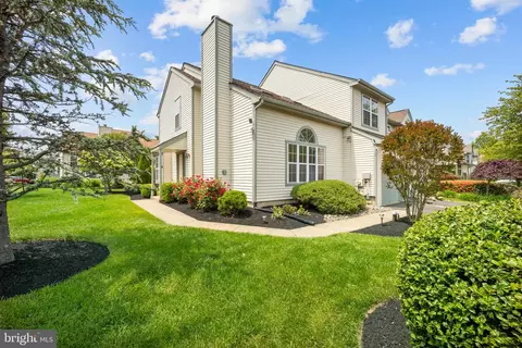 1 Laurel Cir, Newtown, PA 18940