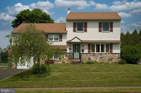 513 Penrose Ln, Warminster, PA 18974