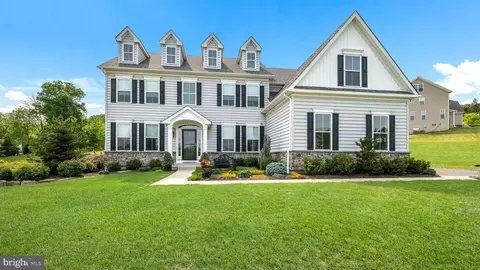 5352 Loux Dr, Doylestown, PA 18902