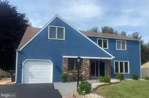 271 Chapel Dr, Holland, PA 18966