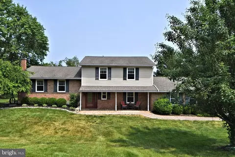 500 Summit Ln, Riegelsville, PA 18077