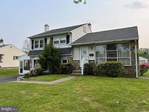 1040 Windsor Rd, Warminster, PA 18974