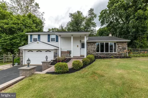 64 N Marmic Dr, Southampton, PA 18966