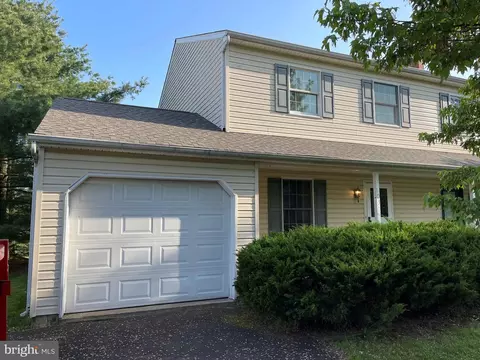 103 Briar Wood Dr, Richlandtown, PA 18955