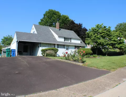 19 Hawthorne Ln, Levittown, PA 19055