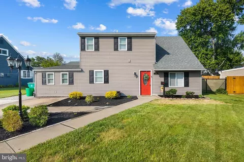 46 Russett Ln, Levittown, PA 19055