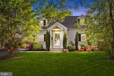 7 Decou Dr, Yardley, PA 19067