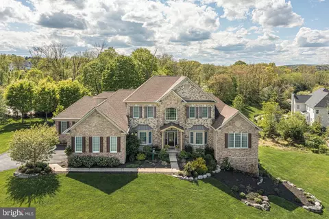 12 Hayhurst Dr, Newtown, PA 18940