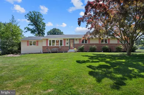 679 Roger Rd, Warminster, PA 18974