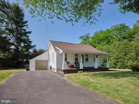 966 Big Oak Rd, Yardley, PA 19067