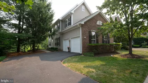 26 Heritage Hills Dr, Washington Crossing, PA 18977