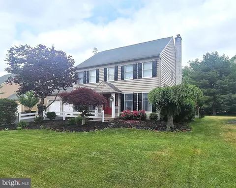 206 Diana Dr, Chalfont, PA 18914