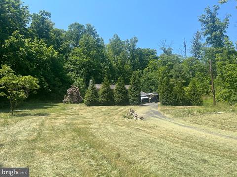 1320 Nace Rd, Pennsburg, PA 18073