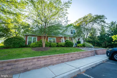 404 Beacon Hill Dr, Southampton, PA 18966