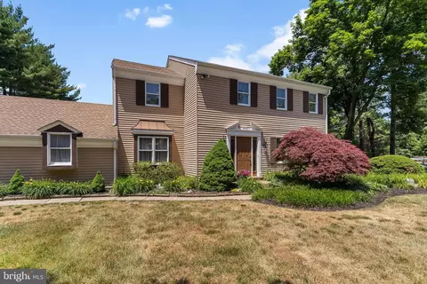 5 Averstone Dr W, Washington Crossing, PA 18977